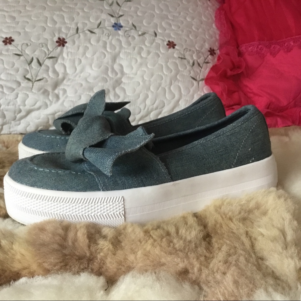 Jean Guess shoes 👟 adorable!